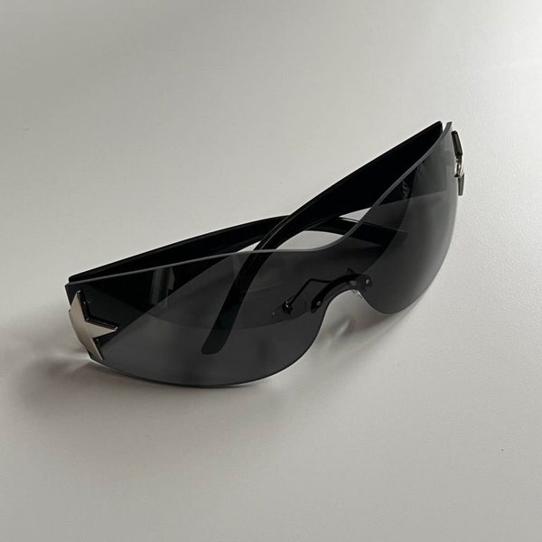 Y2K 2000s vintage style black gray frameless star sunglasses