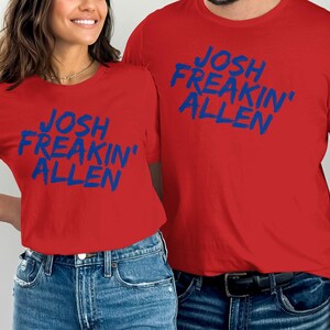 Camiseta de Josh Freakin Allen, camiseta gráfica de fútbol americano de Buffalo, ropa divertida para el día del partido, camiseta unisex vintage, sudadera con capucha, regalo para los fanáticos de Buffalo imagen 2