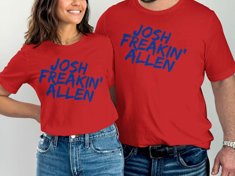 Camiseta de Josh Freakin Allen, camiseta gráfica de fútbol americano de Buffalo, ropa divertida para el día del partido, camiseta unisex vintage, sudadera con capucha, regalo para los fanáticos de Buffalo imagen 2