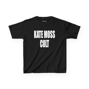 ケイト・モスのカルトベビーTシャツ、Y2Kグラフィックシャツ、90年代モデルのファッションTシャツ、大胆なホワイトスローガンベビーTシャツ、ヴィンテージストリートウェア風Tシャツ 画像 4