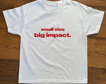 Klein formaat Big Impact Baby Tee, zwaar katoen, iconisch slogan T-shirt, jaren 90 esthetische vintage tee trending print top