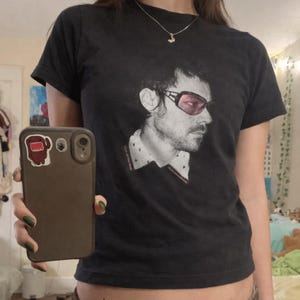 Camiseta infantil com estampa do Harry Styles, camiseta com estampa da nova turnê e novo álbum "Kiss All The Time", top cropped de show dos anos 2000 imagem 1