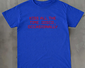 Camiseta unissex Kiss All The Time. Disco Occasionally, produto oficial do álbum Harry Styles, nova turnê, show.