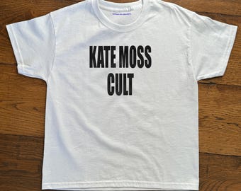 Kate Moss Cult Baby Tee, Y2K Graphic Shirt, 90s Model Fashion Tee, Bold White Slogan Baby Tee, Vintage Streetwear Aesthetic Tshirt