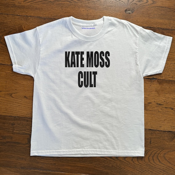 Kate Moss Cult Baby Tee, Y2K Graphic Shirt, 90s Model Fashion Tee, Bold White Slogan Baby Tee, Vintage Streetwear Aesthetic Tshirt