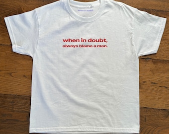 Bij twijfel altijd de schuld geven aan een man Grafisch baby-T-shirt, zwaar katoen, iconisch slogan-T-shirt, jaren 90 esthetisch vintage T-shirt Trending print-top