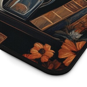 Tapete de escritorio con diseño de fantasma adorable, tapete de escritorio para amantes de los libros, decoración de escritorio para rincones de lectura, regalo literario, regalo espeluznante para ella, estampado cottagecore, estilo academia oscura, alfombrilla de juego XXL imagen 9