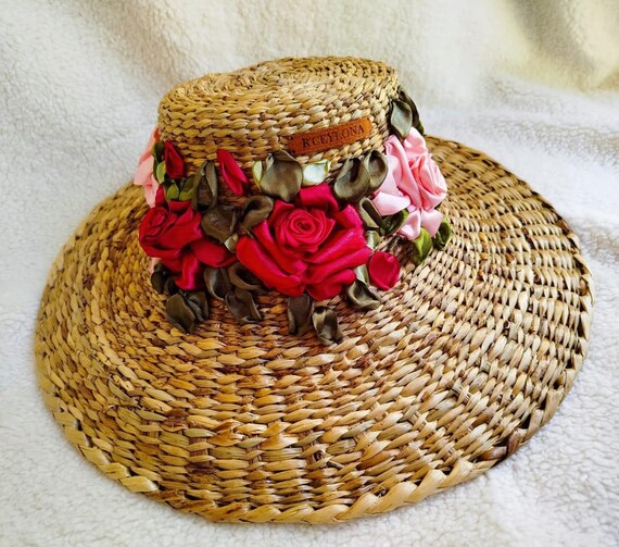 Hand-embroidered Floral Straw Hat: Sri Lankan Artisan Design  display picture 2