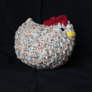 Crochet Chicken Plush: Handmade Amigurumi Farm Animal
