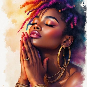 Peut inclure: Portrait à l'aquarelle d'une femme aux yeux fermés, ornée de bijoux en or, dont des créoles, des colliers, des bracelets et une bague. Ses cheveux sont coiffés avec des accents colorés, et ses mains sont jointes en prière.