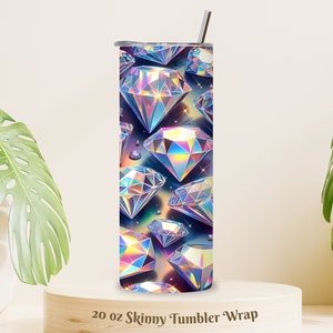 Pode incluir: Uma capa para copo skinny de 20 oz com um padr&atilde;o de diamante hologr&aacute;fico. Os diamantes s&atilde;o iridescentes e t&ecirc;m um efeito arco-&iacute;ris. O fundo &eacute; azul escuro com um brilho sutil.