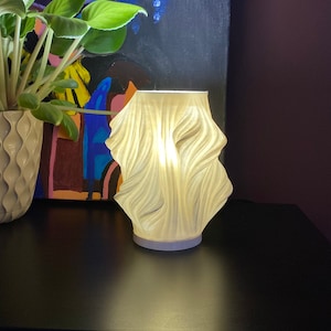 Lampe de table ondulée / Imprimée en 3D