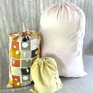 Sac de rangement 100 % pur coton doux avec un cordon de serrage en coton, lavable et respirant, parfait pour le linge, le rangement de jouets, etc.