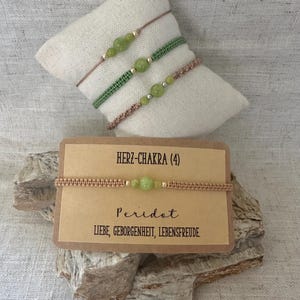 Personalisiertes Chakra-Armband "Herz-Chakra (Chakra 4)" | Liebe, Geborgenheit & Lebensfreude | Geschenk | Natursteine | Makramee