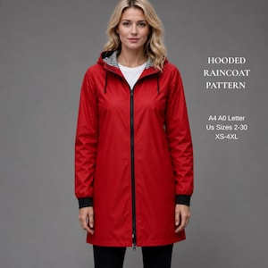 Puede incluir: Un impermeable rojo brillante con capucha, cremallera frontal negra, mangas largas con puños negros y forro interior a rayas blancas y negras. El texto dice: HOODED RAINCOAT PATTERN, A4 A0 Letter, US Sizes 2-30, XS-4XL.