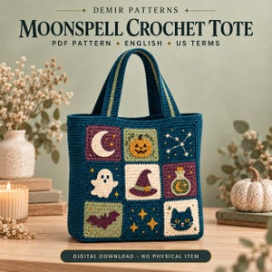 Könnte beinhalten: Eine dunkelblaue Häkeltasche mit neun quadratischen Feldern, die Motive wie Mondsichel, Kürbis, Sternbild, Geist, Hexenhut, Zaubertrank, Fledermaus, Sterne und eine schwarze Katze zeigen. Der Text lautet DEMIR PATTERNS.