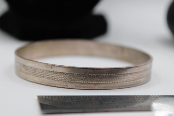 Vintage Solid Metal Bangle - image 8