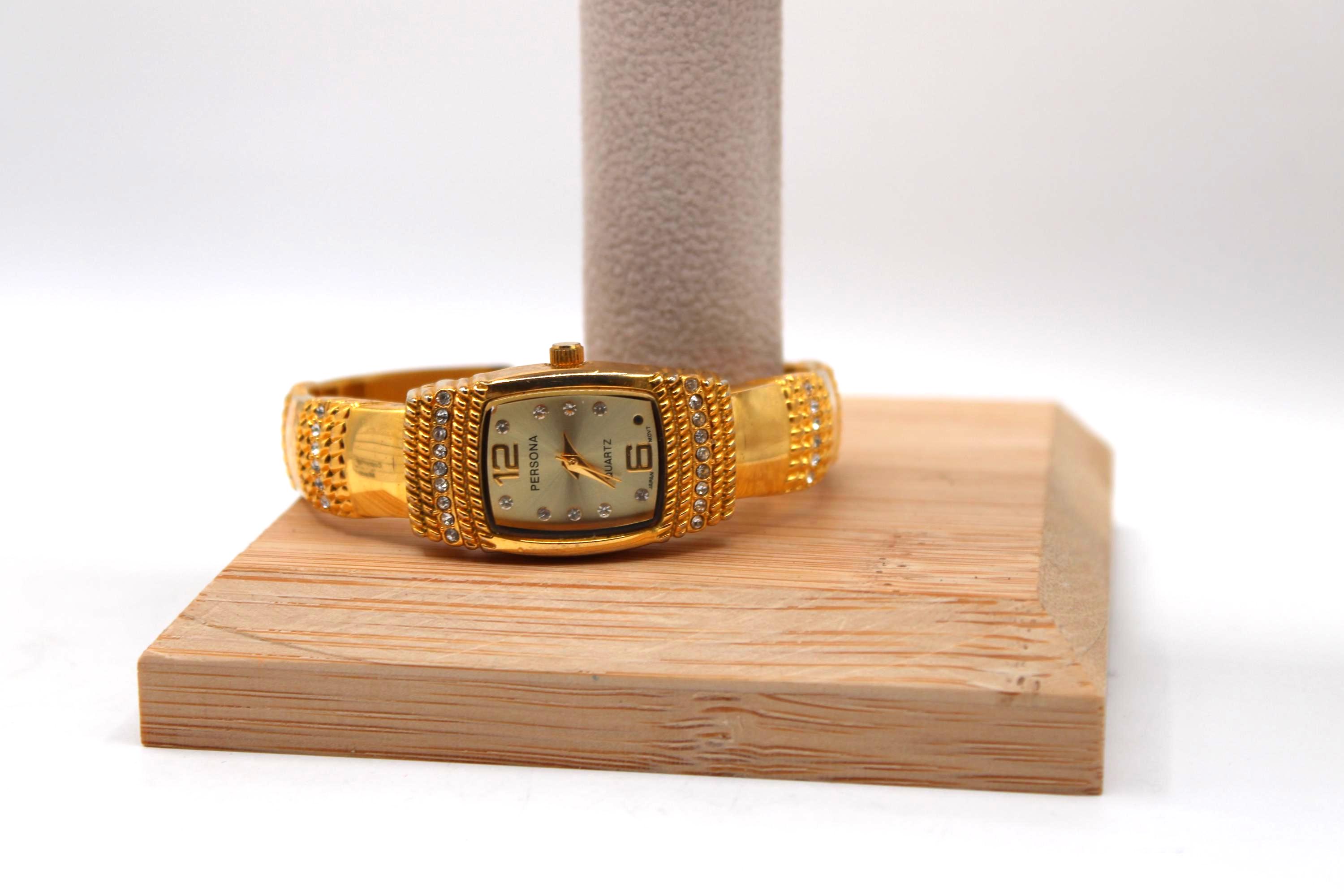 Le Baron Gold Tone Quartz Bracelet Watch Japan Movt Gloria Vanderbilt Quartz Gold Tone Watch W/ Interchangeable  main image 3