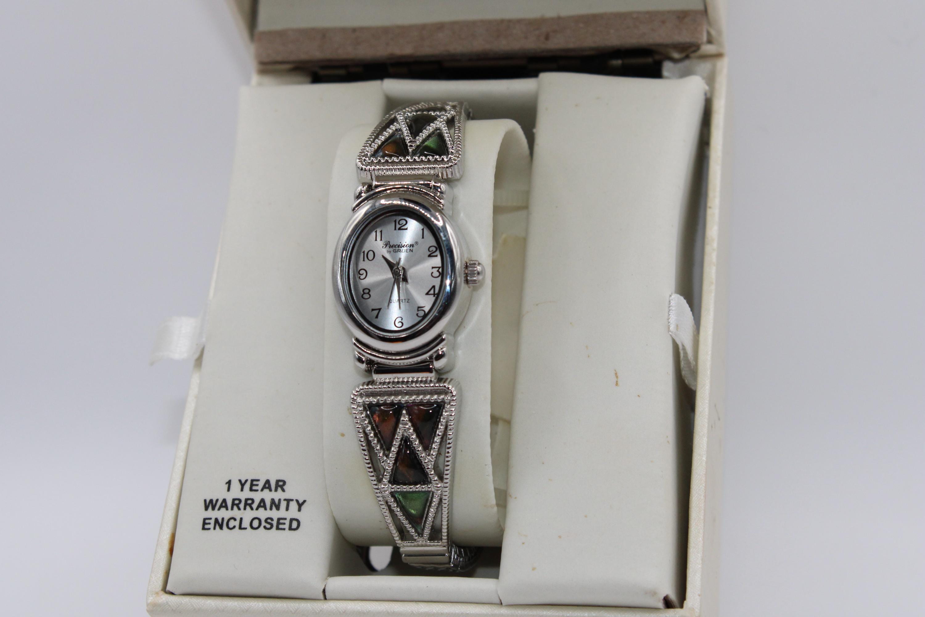 Vintage Gruen Ladies Watch 70.s TV face integrated Bracelet, navy dial Precision by Gruen Silver-tone Watch | Blue Dial Quartz  main image 3