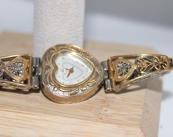 Vintage Filigree Heart Shaped Gold Tone Watch Panel Stretchy Band Size 6  *Read Description