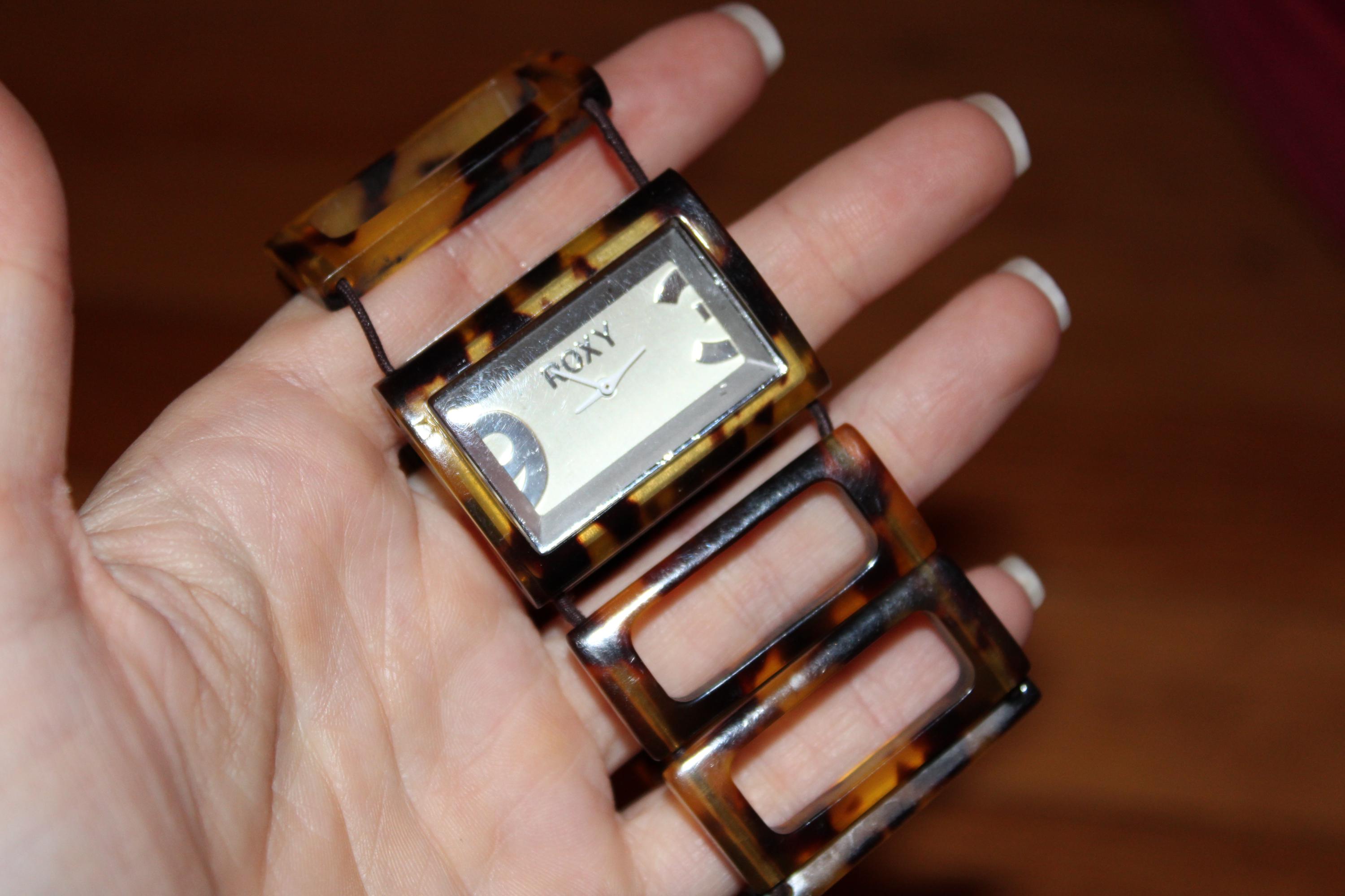 Roxy Women\'s Watch Set - Black, White, Brown Leather Roxy is a vintage very rare and beautiful watch from the  main image 4