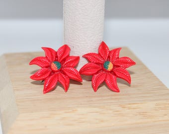Vintage Poinsettia Red Christmas Flower Screw Back Earrings Resin Plastic
