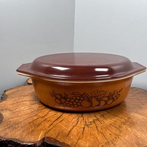 Vintage Pyrex Casserole Dish #045 2,5Qt Old Orchard pattern with Lid  (see description)