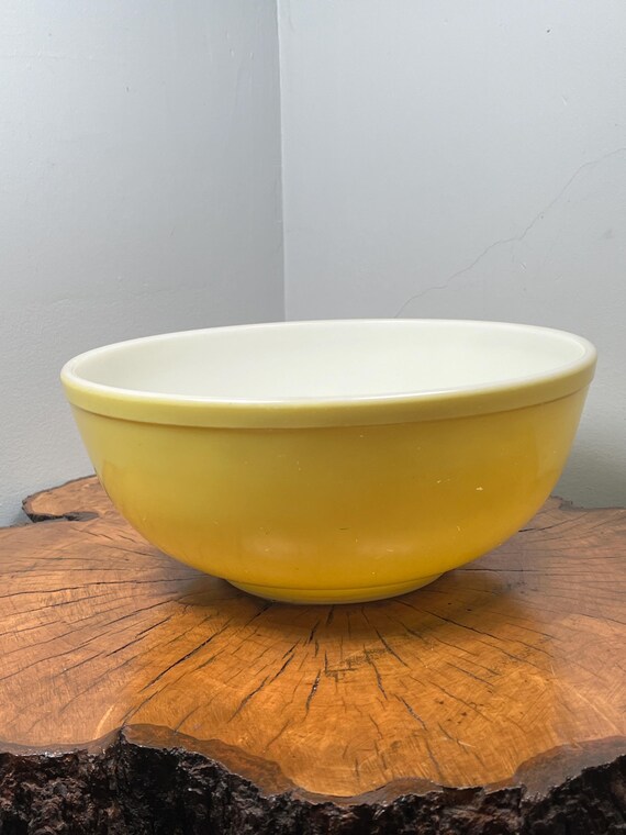 Vintage Pyrex 404 Yellow Mixing Bowl – 4 Quart – Primary Colors