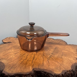 Panela de vidro âmbar vintage Corning Visions de 1 litro com tampa | Utensílios de cozinha pirocerâmicos fabricados na França | Cozinha retrô | Panela Corning Vision dos anos 80