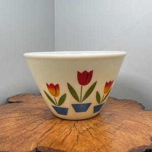 Vintage Fire-King Tulip Mixing Bowl – Large 9.5” Milk Glass – Anchor Hocking 1940s-50s Kitchenware