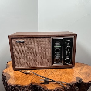 Vintage 1970s Sony TFM-9440W AM FM Table Top Radio Works Sounds & Looks Great