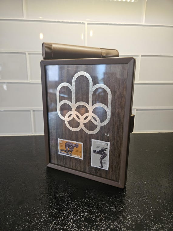 カナダ郵便とモントリオール1976年オリンピック記念ケース（切手12枚