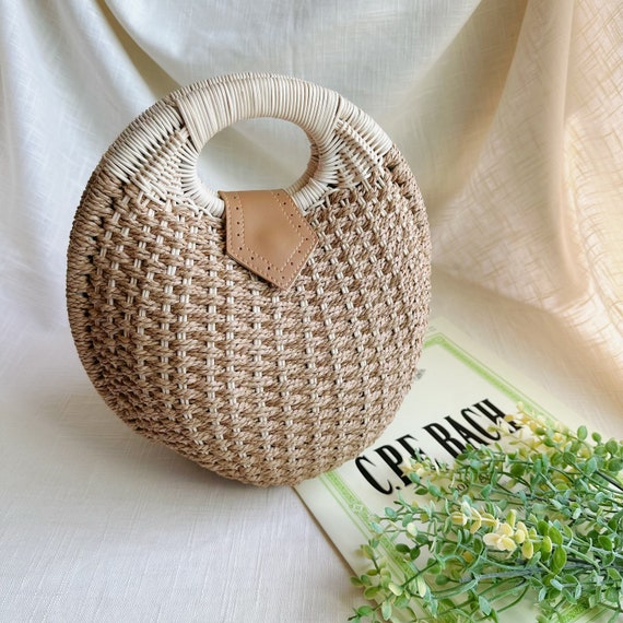 women's summer natural raffia straw bag, shell shape rattan straw beach tote handbag