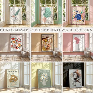 Puede incluir: Una maqueta de impresiones de arte de pared personalizables en varios estilos y colores. Las impresiones se muestran en diferentes entornos de habitaci&oacute;n con colores de pared y marcos variados. El texto "CUSTOMIZABLE FRAME AND WALL COLORS" se muestra en la parte superior de la imagen.