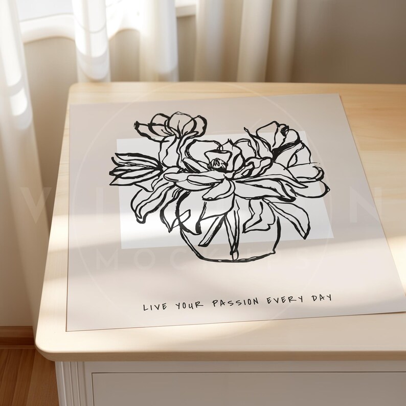K&ouml;nnte beinhalten: Schwarz-wei&szlig;-Linienkunst-Druck von Blumen in einer Vase mit dem Text "Live your passion every day".