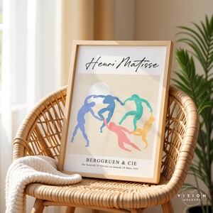 Pode incluir: Uma impress&atilde;o emoldurada de uma pintura abstrata colorida de Henri Matisse. A pintura representa cinco figuras em um c&iacute;rculo, com o texto "BERGGRUEN & CIE" e "Da Vendredi 27 F&eacute;vrier as Samedi 28 Mars 1953" abaixo da imagem.