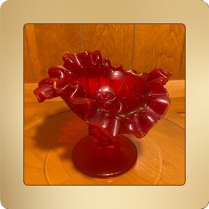 bougeoir vintage en verre rouge rubis | Décoration de piédestal à bords volantés