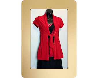 Blusa cruzada pequeña con lazo rojo al frente, hecha en EE. UU.