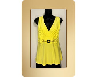 Blusa cruzada amarilla con cinturón (talla pequeña)