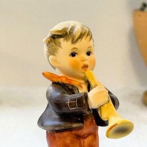 Hummel „Trompetenjunge“ #97 | Goebel W. Germany Figur | Full Bee TMK-8 Musikthemed Sammlerstück