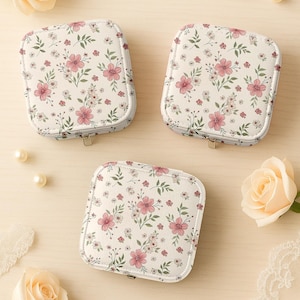 ピンクの花柄ジュエリーボックス、イヤリング＆リング用小型トラベルケース、ヴィンテージミニジュエリーオーガナイザー、彼女へのブライズメイドギフト、コテージコアC