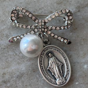 Silver Baby Baptism Pin | Virgin Mary Pearl Protection Pin | Catholic Baby Gift for Boys, Girls Baptism, First Communion, Baby announcements