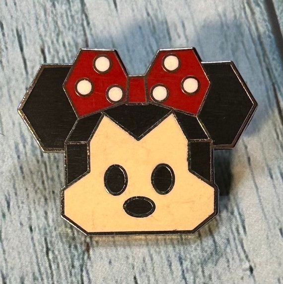 Disney Trading Pin ~ Minnie Mouse ~ Origami Myste… - image 2