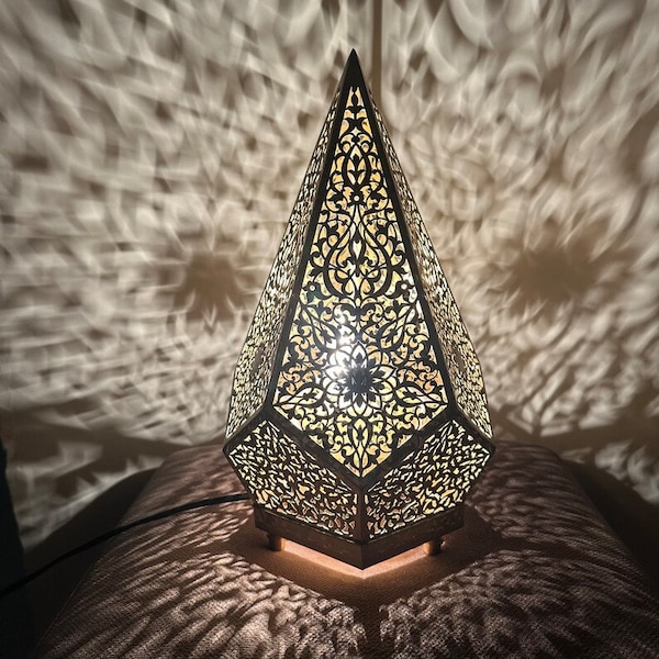 Moroccan table lamp in linen, Moroccan table lamp in modern style, Moroccan lamp with oriental design, Moroccan table lamp, Moroccan artisan