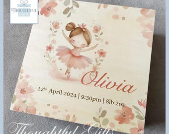 Può includere: Una scatola portaoggetti in legno rosa e bianco con un design floreale e un'illustrazione di ballerina. La scatola ha il nome "Olivia" e il testo "12th April 2024 | 9:30pm | 8lb 2oz".