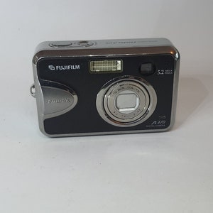 Fujifilm FinePix A370 Digital compact Camera 5.2MP - working tested y2k 5.2 megapixel camera