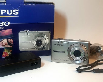 Olympus FE-230 7.1MP Compact Digital camera WORKING - Tested - 7.1 megapixels - boxed y2k camera