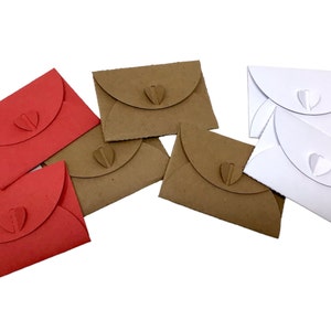 Mini - Umschläge | Kraftpapier | weiß oder rot | Herzverschluss | ca. 63mm x 45mm | Adventskalender |