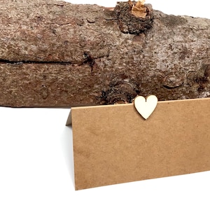 Tischkarten Hochzeit Kraftpapier mit kleinem Holz - Herz | Stückzahl wählbar | Hochzeit | Platzkarte |
