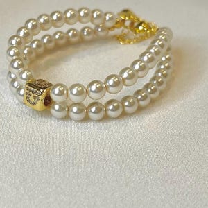 Personalised beaded bracelet with beads imitation pearls and  with a zodiac sign pendant, minimalist bracelet, bracelet for women